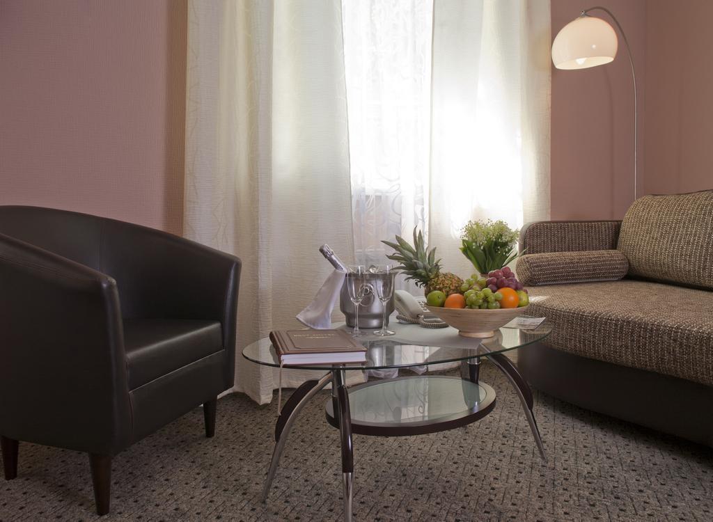 Hotel Best With Free Parking Riga Kültér fotó